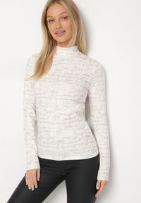 Born2be - Biała Bluzka z Bawełny w Stylu Longsleeve z Półgolfem w Literowy Nadruk Azelenia. Okazja: na co dzień. Kolor: biały. Materiał: bawełna. Długość rękawa: długi rękaw. Wzór: nadruk. Styl: casual #7
