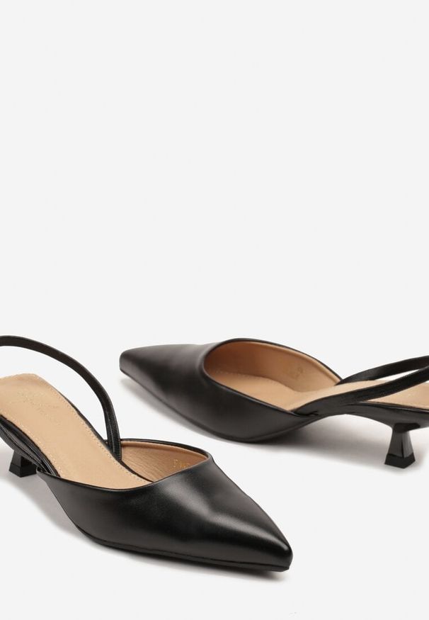 Renee - Czarne Sandały na Kaczuszce Typu Slingback Donariel. Okazja: na co dzień. Kolor: czarny. Materiał: jeans. Obcas: na szpilce. Styl: elegancki, wizytowy, klasyczny, casual. Wysokość obcasa: średni