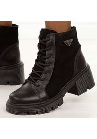 Czarne skórzane botki damskie Filippo Dbt6495/25. Okazja: na co dzień. Nosek buta: okrągły. Kolor: czarny. Materiał: skóra. Szerokość cholewki: normalna. Sezon: zima, jesień. Styl: klasyczny, casual, elegancki #1