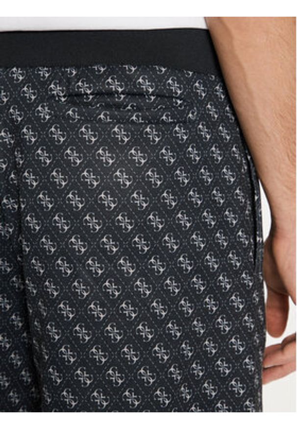 Guess Szorty materiałowe Z4YD03 FL04Q Czarny Regular Fit. Kolor: czarny. Materiał: bawełna
