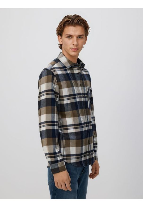 Reserved - Koszula regular fit w kratę - beżowy. Kolor: beżowy. Materiał: tkanina