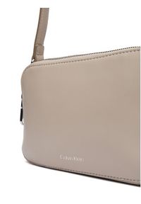 Calvin Klein Torebka Webbing Double Strap Camera Bag LV04F3165G Beżowy. Kolor: beżowy. Materiał: skórzane