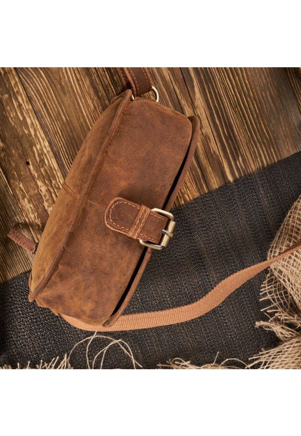 Listonoszka skórzana PAOLO PERUZZI GA410 jasny brązowy. Kolor: brązowy. Sezon: zima, lato, wiosna. Materiał: skórzane. Styl: casual, vintage, klasyczny. Rodzaj torebki: na ramię