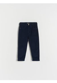 Reserved - Sztruksowe spodnie regular - granatowy. Kolor: niebieski. Materiał: sztruks. Styl: klasyczny #1