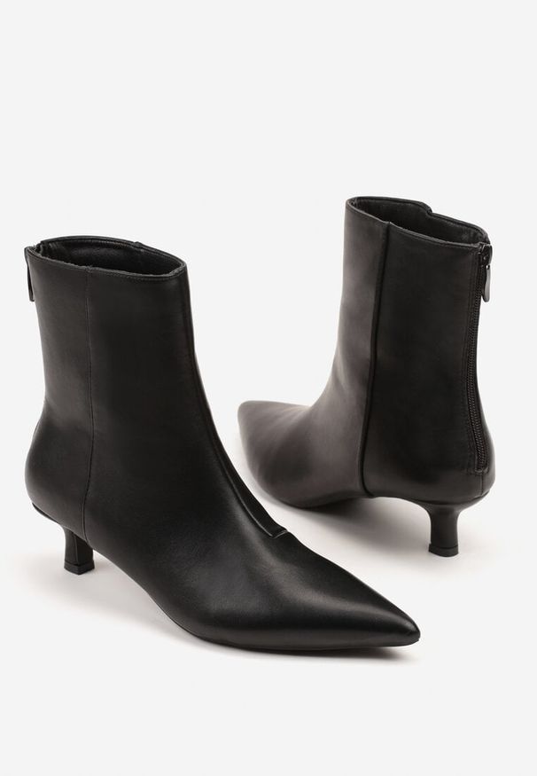 Born2be - Czarne Botki Vices na Obcasie Typu Kaczuszka Falessia. Okazja: na spotkanie biznesowe, na co dzień. Kolor: czarny. Obcas: na obcasie. Styl: klasyczny, biznesowy, casual, elegancki. Wysokość obcasa: średni