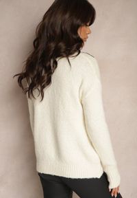 Renee - Jasnobeżowy Sweter z Dodatkiem Wełny i Ozdobnym Haftem Melorinnea. Okazja: na co dzień, na spotkanie biznesowe, do pracy. Kolor: beżowy. Materiał: wełna. Długość rękawa: długi rękaw. Długość: długie. Wzór: haft. Sezon: zima, jesień. Styl: biznesowy, klasyczny, elegancki, casual