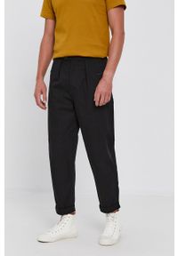 G-Star RAW - G-Star Raw Spodnie męskie kolor czarny w fasonie chinos. Kolor: czarny. Materiał: dzianina, poliester, tkanina, bawełna. Wzór: gładki #1
