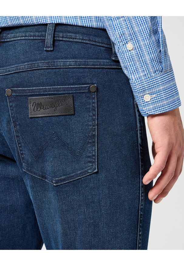 Wrangler - WRANGLER MĘSKIE SPODNIE JEANSOWE HORIZON DZWONY ONYX WASH 112356834 W110008838