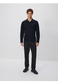 Reserved - Bawełniany longsleeve polo - czarny. Typ kołnierza: polo. Kolor: czarny. Materiał: bawełna. Długość rękawa: długi rękaw