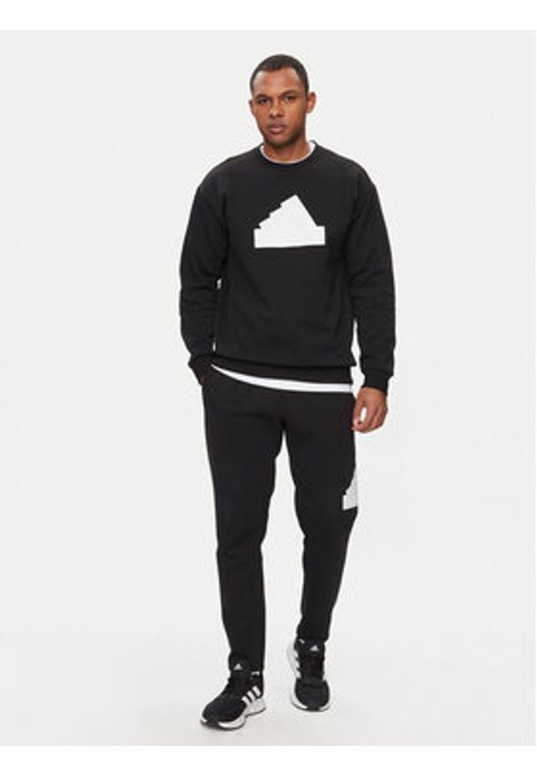 Adidas - adidas Bluza Future Icons IN3319 Czarny Relaxed Fit. Kolor: czarny. Materiał: syntetyk, bawełna