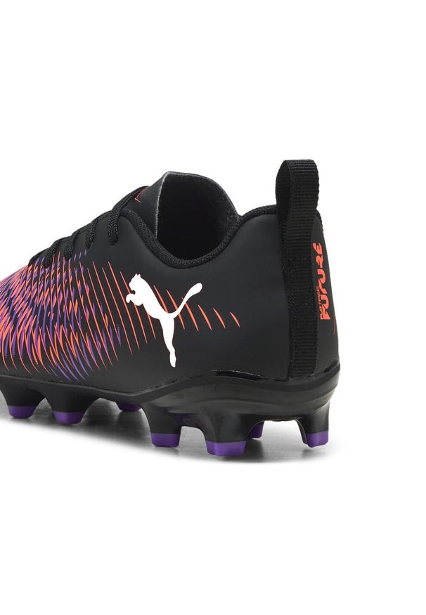 Puma - Młodzieżowe buty piłkarskie FUTURE 8 PLAY FG/AG PUMA Black White Glowing Red. Kolor: czerwony, biały, wielokolorowy, czarny. Materiał: syntetyk, materiał. Sport: piłka nożna