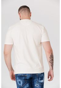 Guess - GUESS Biały t-shirt męski z logo w moro. Kolor: biały. Wzór: moro #3
