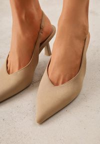 Renee - Ciemnobeżowe Czółenka VICES Typu Slingback na Geometrycznej Szpilce Aziressa. Kolor: beżowy. Wzór: geometria. Obcas: na obcasie. Styl: elegancki. Wysokość obcasa: średni #6