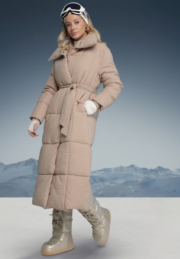 Born2be - Beżowa Pikowana Kurtka Płaszcz za Kolano z Wiązanym Paskiem Opiedsse. Kolor: beżowy