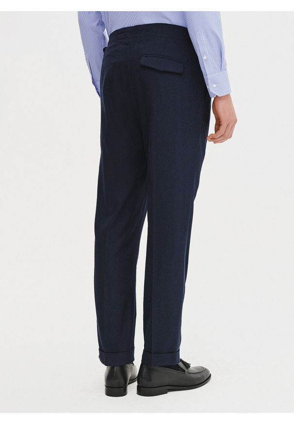 Pako Lorente - PAKO LORENTE - Granatowe spodnie męskie z lnem. Okazja: na co dzień. Kolor: niebieski, beżowy. Materiał: len. Sezon: lato. Styl: casual