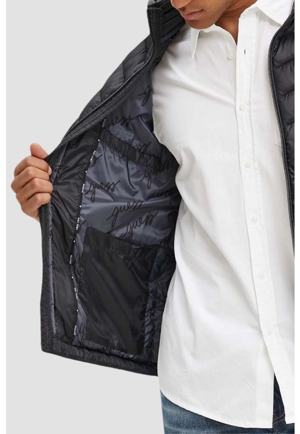 Guess - GUESS Czarna męska kurtka z kapturem Super Light Puffa Jacket, Rozmiar XXL. Typ kołnierza: kaptur. Kolor: czarny. Materiał: syntetyk, poliester