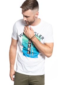 Wrangler - MĘSKI T-SHIRT WRANGLER SS GOOD TIMES TEE WHITE W7F8FK989. Kolor: biały