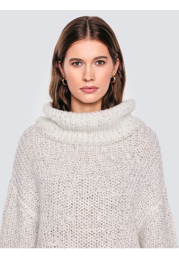 Big-Star - Sweter damski z obszernym golfem melanżowy biały Magdalena 100. Typ kołnierza: golf. Kolor: biały. Materiał: materiał, denim, wełna. Wzór: melanż. Styl: elegancki, klasyczny