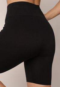 Born2be - Czarne Szorty Kolarki z Wysokim Stanem o Modelującym Fasonie Kimolodia. Okazja: na co dzień. Stan: podwyższony. Kolor: czarny. Styl: casual #5
