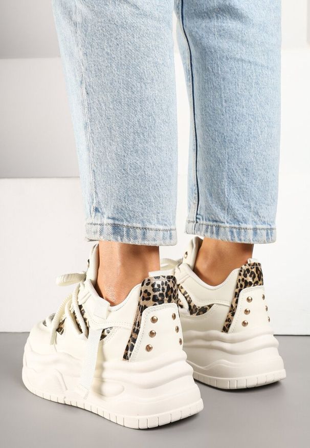 Renee - Beżowo-Panterkowe Sneakersy w Streetwearowym Stylu na Tłoczonej Platformie z Brokatem Mailienne. Okazja: na co dzień. Kolor: beżowy. Szerokość cholewki: normalna. Wzór: aplikacja. Obcas: na platformie