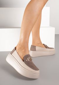 Born2be - Beżowe Skórzane Półbuty na Koturnie i Platformie z Metaliczną Ozdobą Florgise. Okazja: na co dzień. Kolor: beżowy. Materiał: skóra. Wzór: aplikacja. Obcas: na koturnie. Styl: casual #5