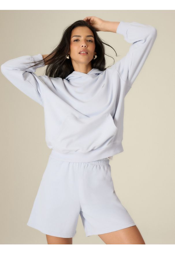 4f - 4F Bluza dresowa loose z kapturem damska - niebieska XS. Okazja: na co dzień, na spacer. Typ kołnierza: kaptur. Kolor: niebieski. Materiał: dresówka. Styl: sportowy, casual