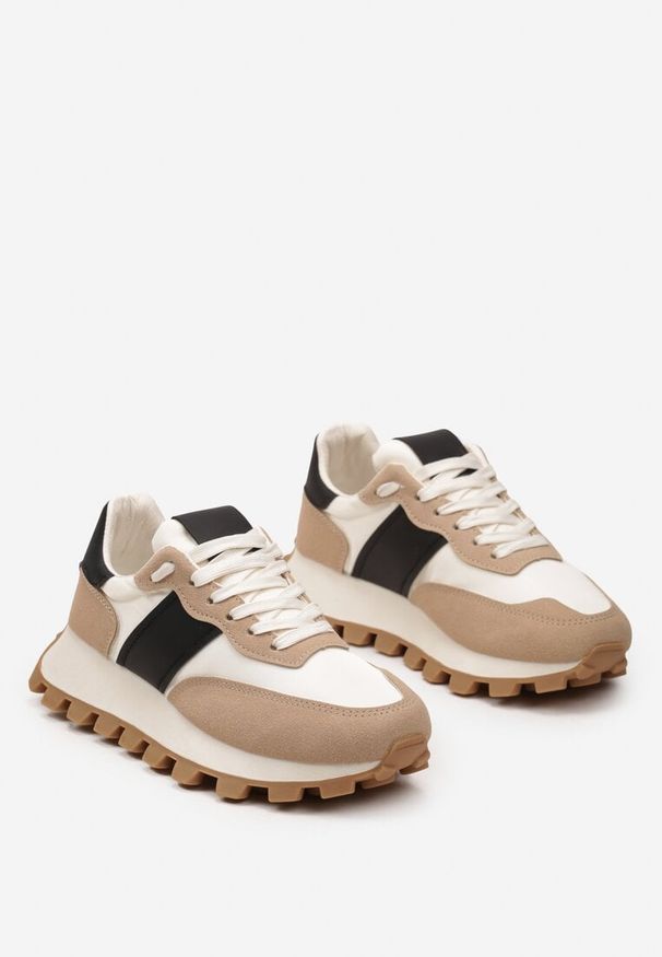 Renee - Beżowo-Czarne Sznurowane Sneakersy na Podeszwie z Bieżnikiem Ozdobione Przeszyciami Flipa. Okazja: na co dzień. Kolor: beżowy. Wzór: aplikacja