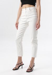 Born2be - Białe Jeansy Dorydoe. Kolor: biały. Materiał: jeans #1