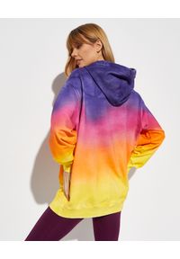 Versace Jeans Couture - VERSACE JEANS COUTURE - Kolorowa bluza z kapturem. Typ kołnierza: kaptur. Kolor: różowy, wielokolorowy, fioletowy. Materiał: bawełna. Długość rękawa: długi rękaw. Długość: długie. Wzór: kolorowy #2