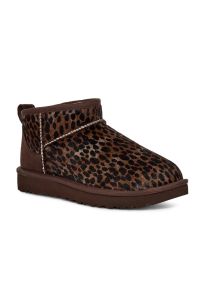 Ugg - Buty zimowe damskie UGG W Classic Ultra Mini. Okazja: na plażę. Kolor: brązowy. Materiał: materiał. Sezon: zima. Styl: młodzieżowy