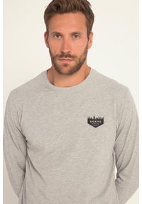 JAY-PI - Męska Bluza z długim rękawem outdoor okrągły dekolt nadruk z tyłu Gokyo. Kolekcja: plus size. Kolor: szary. Materiał: wiskoza, materiał, bawełna. Długość rękawa: długi rękaw. Długość: długie. Wzór: nadruk. Sport: outdoor