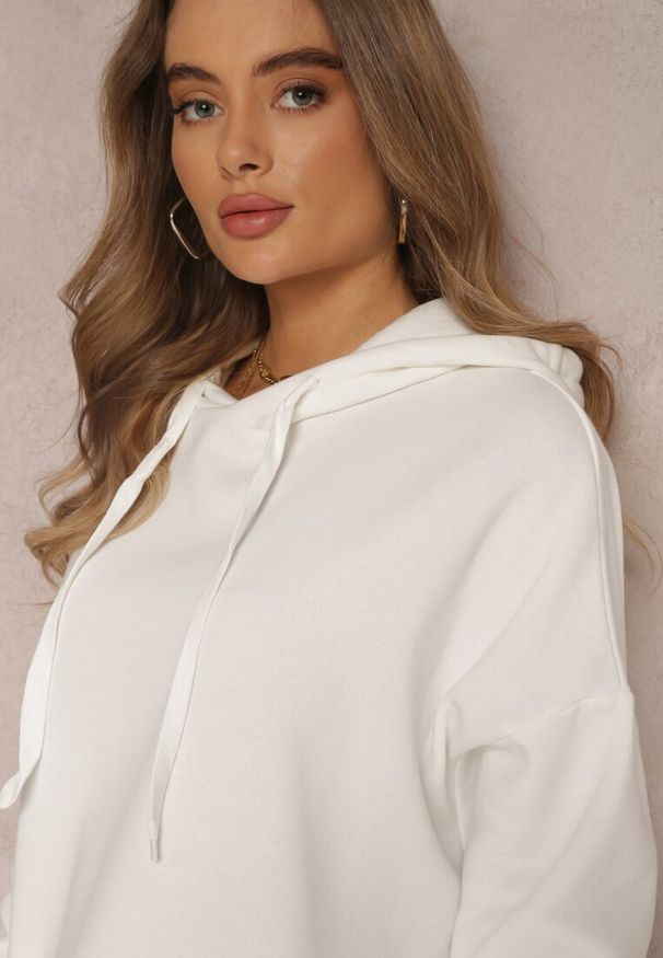 Renee - Biała Bluza z Kapturem Foss. Typ kołnierza: kaptur. Kolor: biały. Materiał: polar, dzianina. Długość rękawa: długi rękaw. Długość: długie. Wzór: jednolity