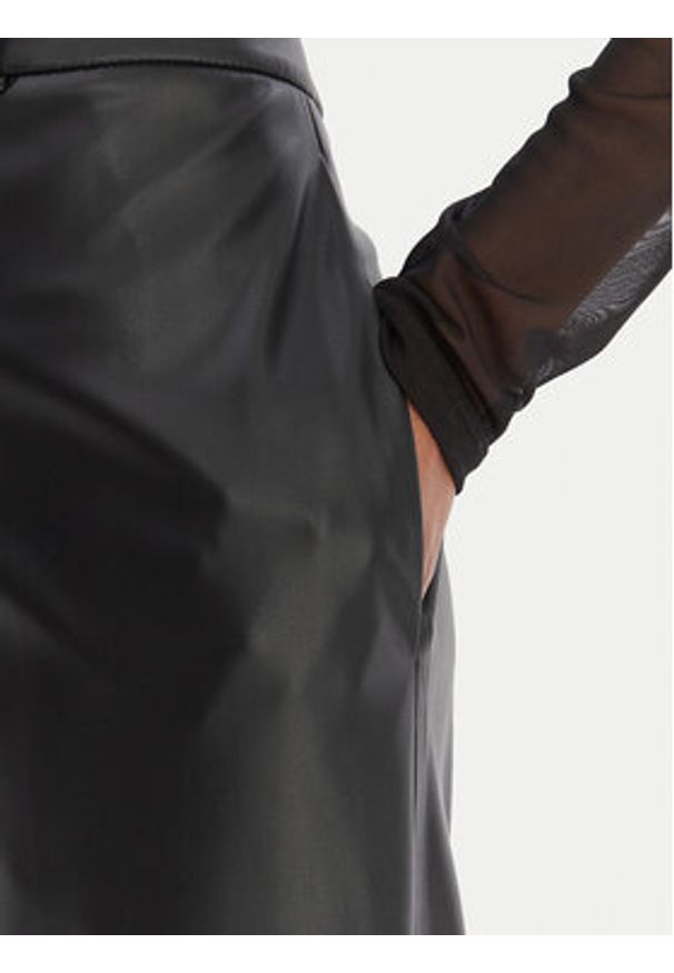 Hugo - HUGO Spodnie z imitacji skóry Hasmina-1 50552964 Czarny Wide Leg. Kolor: czarny. Materiał: skóra