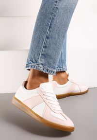 Renee - Różowo-Białe Sneakersy Tenisówki z Ozdobnymi Przeszyciami Sumina. Nosek buta: okrągły. Zapięcie: sznurówki. Kolor: różowy. Materiał: materiał. Obcas: na obcasie. Wysokość obcasa: niski #1