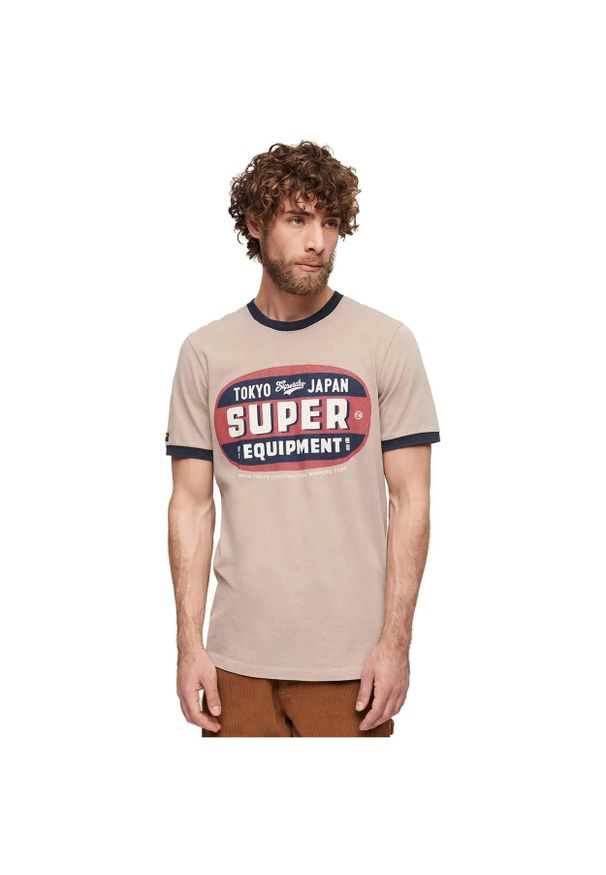 T-shirt Superdry z kontrastowym kołnierzem i rękawami. Kolor: różowy. Materiał: bawełna. Długość rękawa: krótki rękaw. Długość: krótkie