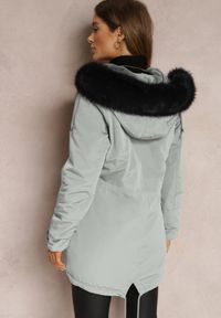 Renee - Ciemnozielona Kurtka Parka z Kapturem z Futerkiem Jossie. Okazja: na co dzień. Typ kołnierza: kaptur. Kolor: zielony. Materiał: futro. Styl: klasyczny, casual, elegancki