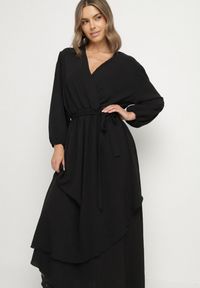 Born2be - Czarna Kopertowa Asymetryczna Sukienka Koktajlowa z Wiskozą Ozdobiona Paskiem Lanoresa. Okazja: na imprezę. Kolor: czarny. Materiał: wiskoza. Wzór: aplikacja. Typ sukienki: asymetryczne, kopertowe. Styl: wizytowy #3