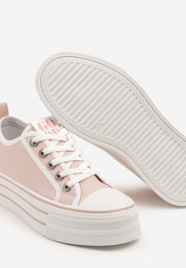 Renee - Różowe Trampki na Platformie Ozdobione Cyrkoniami Arenoria. Okazja: na co dzień. Kolor: różowy. Materiał: jeans. Wzór: aplikacja. Obcas: na platformie. Styl: sportowy, elegancki, casual