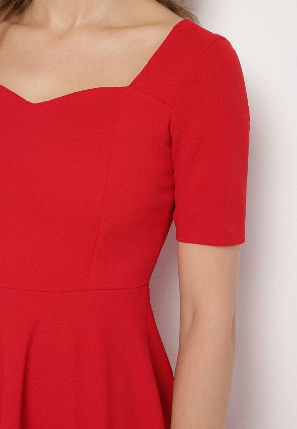 Born2be - Czerwona Sukienka z Bufiastymi Rękawami Nerilune. Kolor: czerwony. Styl: klasyczny, elegancki