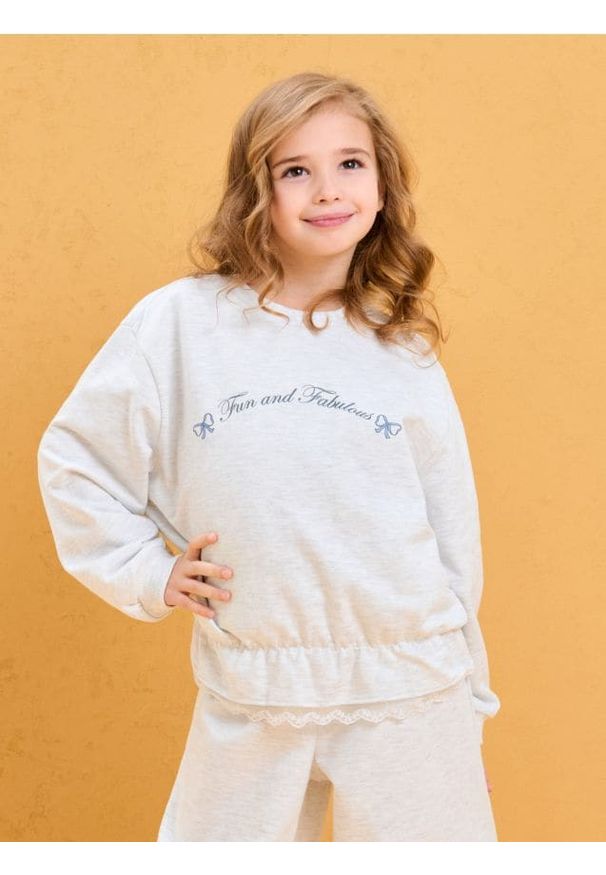 Sinsay - Bawełniana bluza crewneck z napisem - szary. Kolor: szary. Materiał: bawełna. Wzór: napisy