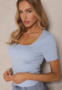 Renee - Niebieska Bluzka z Modalem Wiskozą i Kwadratowym Dekoltem Sanelora. Okazja: na randkę, na co dzień. Typ kołnierza: dekolt kwadratowy. Kolor: niebieski. Materiał: wiskoza. Sezon: lato, wiosna. Styl: casual, elegancki