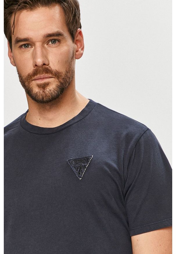 Guess - T-shirt. Okazja: na co dzień. Kolor: niebieski. Materiał: bawełna, dzianina. Wzór: gładki. Styl: casual