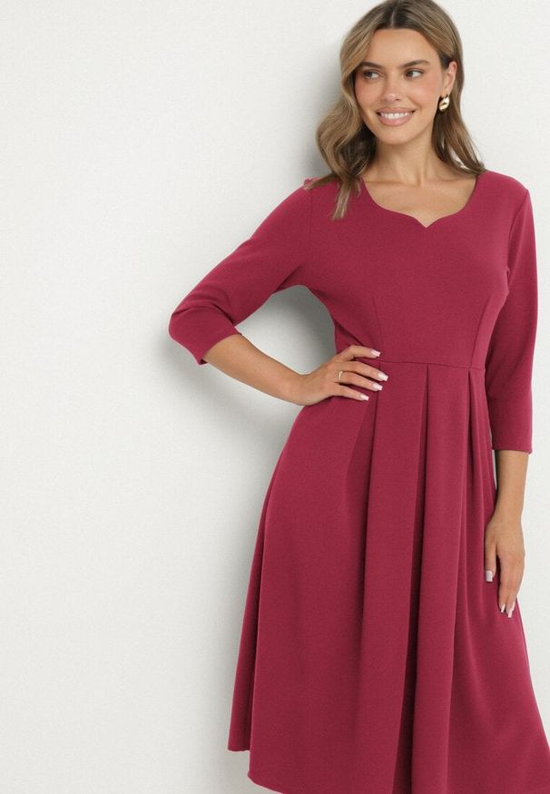 Born2be - Ciemnoróżowa Rozkloszowana Sukienka z Rękawem 3/4 Nomiel. Typ kołnierza: dekolt w kształcie V. Kolor: różowy. Typ sukienki: rozkloszowane. Styl: elegancki, klasyczny