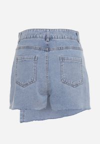 Born2be - Niebieskie Jeansowe Szorty Imitujące Spódniczkę Mini z Asymetryczną Zakładką Moonfia. Kolor: niebieski. Materiał: jeans. Sezon: lato #4