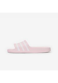 Adidas - Klapki basenowe ADIDAS Adilette Aqua. Kolor: biały, różowy, wielokolorowy. Materiał: materiał. Styl: sportowy, elegancki