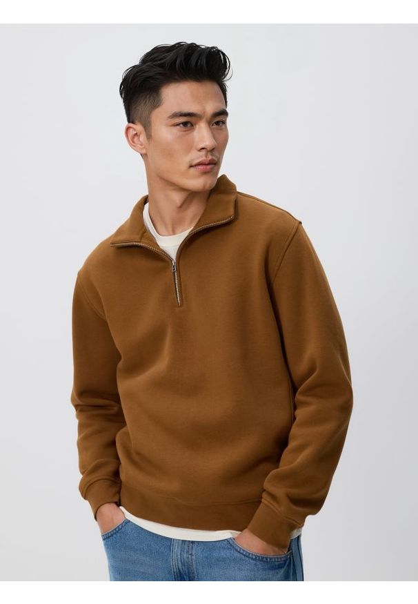 Reserved - Bluza ze stójką - bursztynowy. Typ kołnierza: kołnierzyk stójkowy. Kolor: pomarańczowy. Materiał: dzianina, bawełna