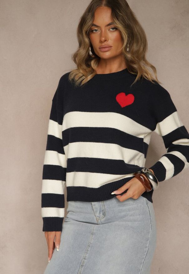 Renee - Granatowy Prosty Sweter z Domieszką Kaszmiru Zdobiony Wzorem w Pasy Tarvane. Okazja: na co dzień. Kolor: niebieski. Materiał: kaszmir. Wzór: aplikacja. Styl: casual