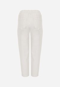 Renee - Białe Bawełniane Jeansy Typu Mom Fit High Waist Ściągane w Pasie Sznurkiem Winlenne. Okazja: na co dzień. Stan: podwyższony. Kolor: biały. Styl: klasyczny, casual #2