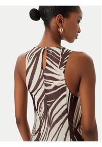 Guess Sukienka wieczorowa W6GK13 K2943 Brązowy Slim Fit. Kolor: brązowy. Materiał: syntetyk. Styl: wizytowy #6