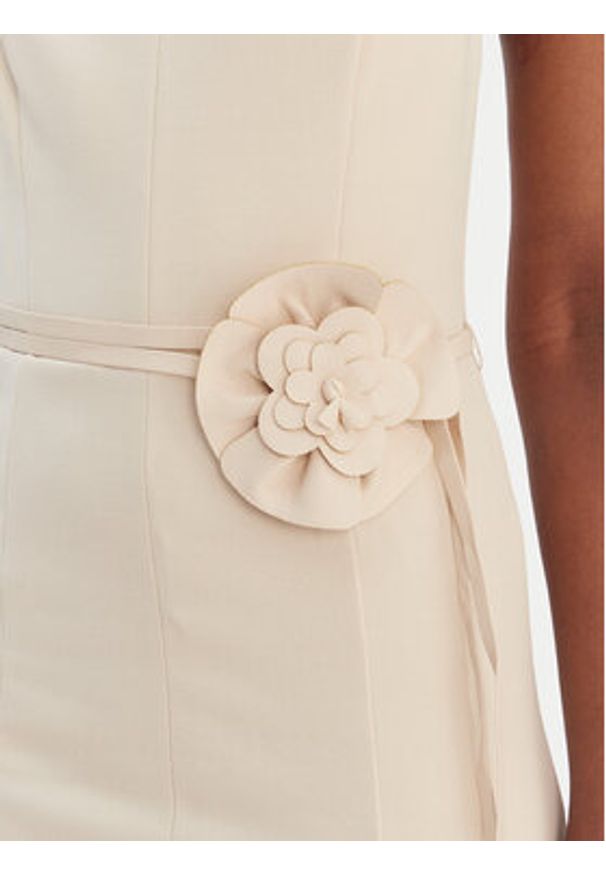 Guess Sukienka codzienna 180023 Beżowy Classic Fit. Okazja: na co dzień. Kolor: beżowy. Typ sukienki: proste. Styl: casual